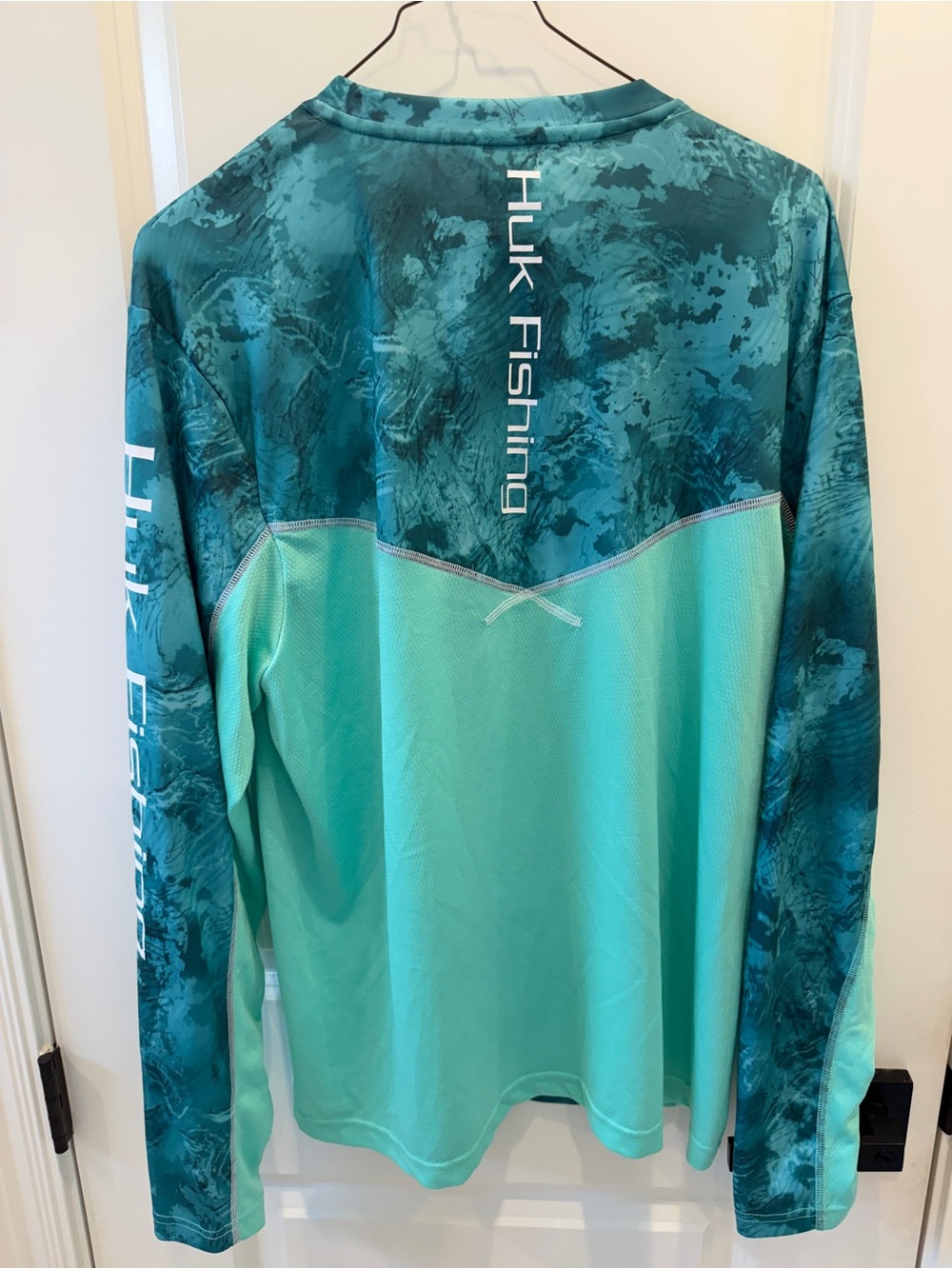 Huk Men's Long Sleeve Performance Fishing Tee in Teal and Aqua - Picture 3 of 3